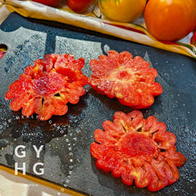 Load image into Gallery viewer, Beauty Lottringa Heirloom Tomato sliced on cutting board

